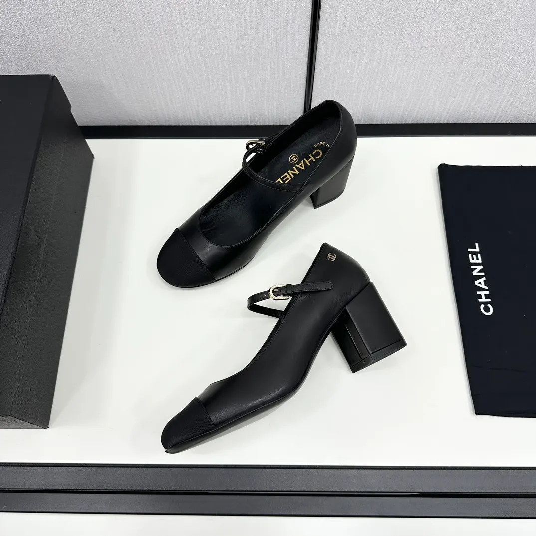 👟👟Ex-factory price 520👟👟 Xiaoxiang official website synchronizes the high version CHANEL 2024 Chanel top Mary Jane____________ A must-have hot item for the fragrance family in spring and autumn, the goddess series has the elegant and ladylike temperament of the fragrance family, super attractive, irresistible, and heart-warming... ▪️Imported sheepskin for the uppers ▪️Imported sheepskin for the inner feet (the same as the original) ▪️Original model open version, genuine leather outsole🇮🇹 ▪️Standard code 35-40 34 40 41 customized (non-returnable)